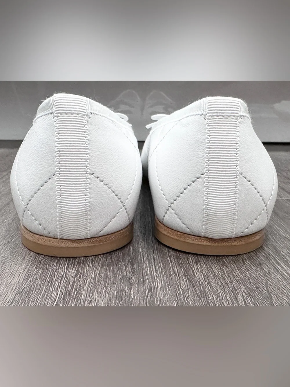 NEW CHANEL CAMBON WHITE QUILTED LEATHER FLATS WITH LARGE BLACK CC LOGO size 38.5 - Picture 12 of 16